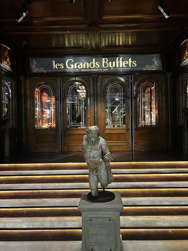 Les Grands Buffets entrance