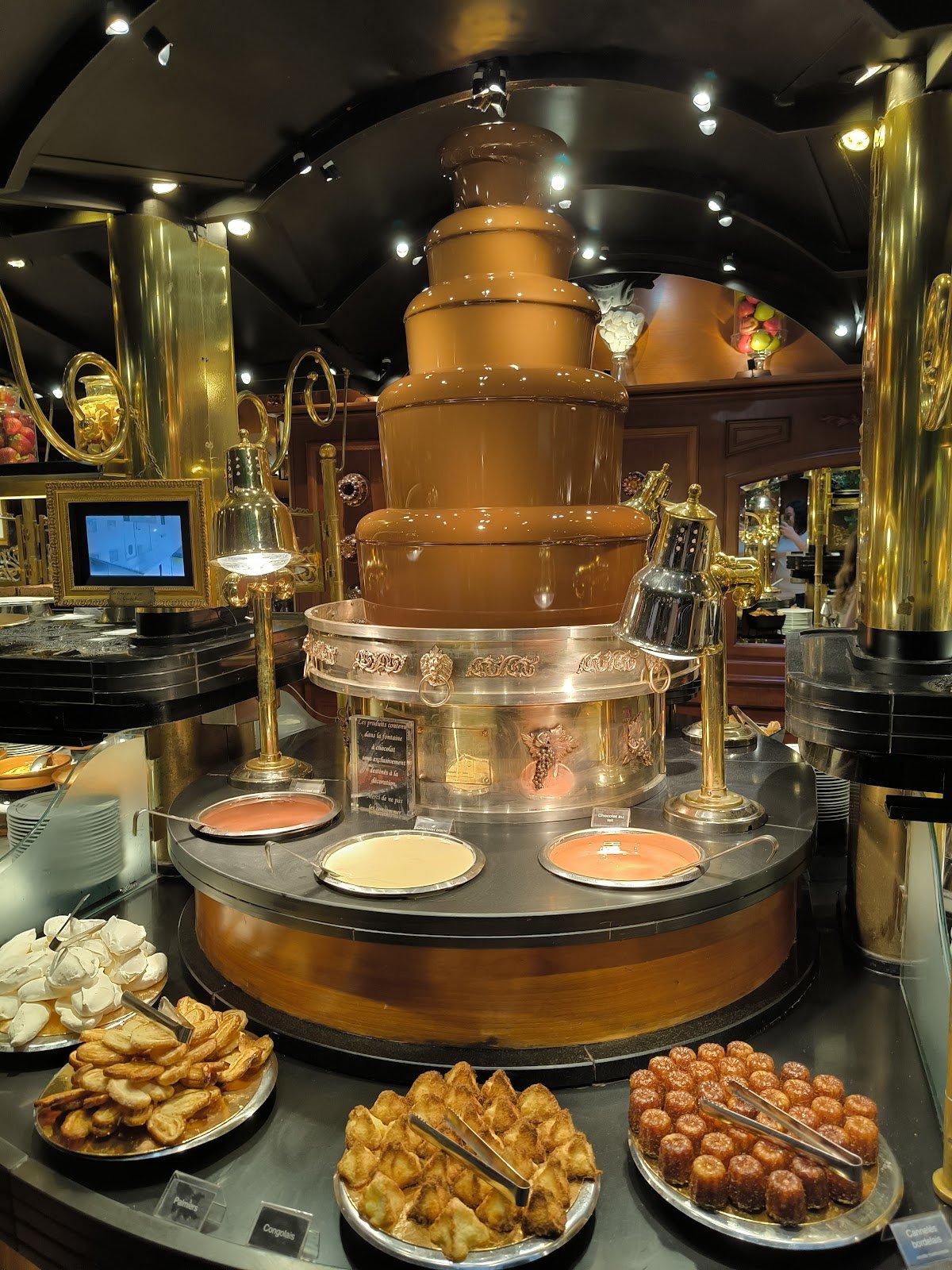 Les Grands Buffets - Chocolate fountain