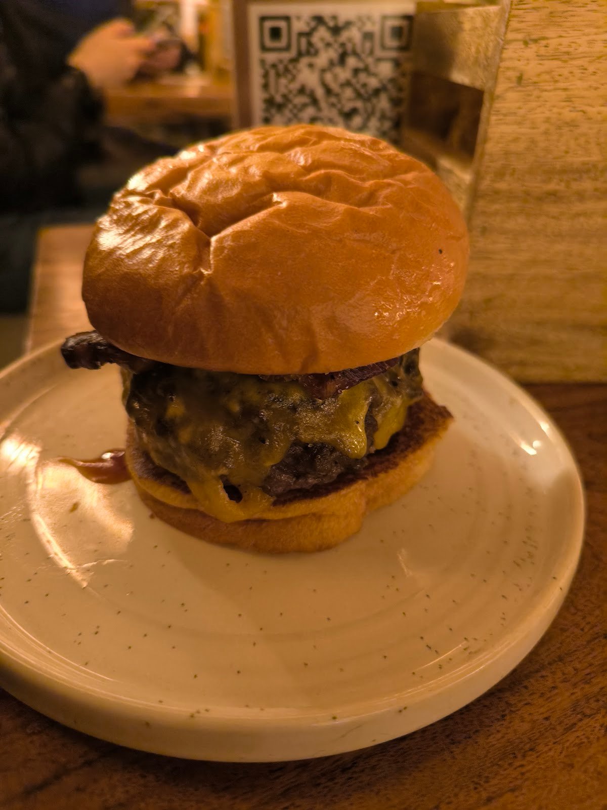Hundred Burgers - Satisfaction