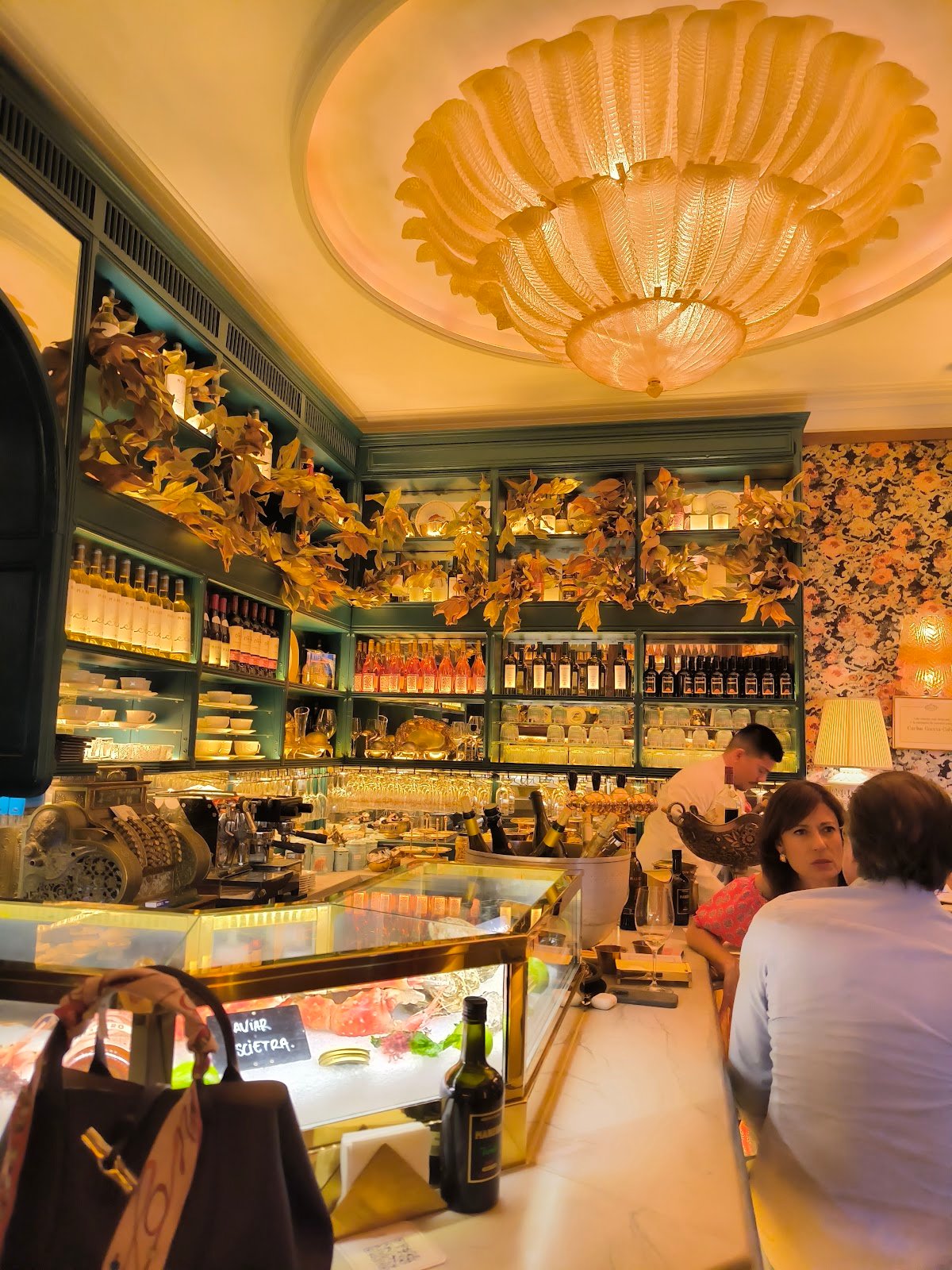 Bar Manero - Internal