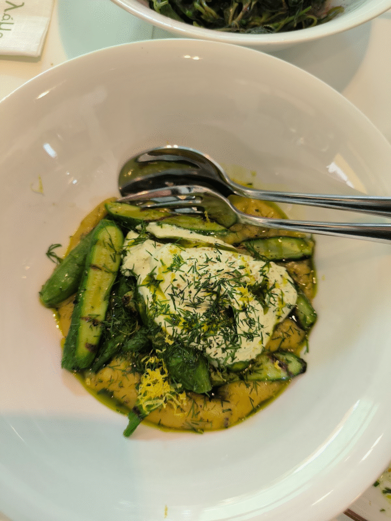 Lama mezedopoleio - Baby zucchini salad