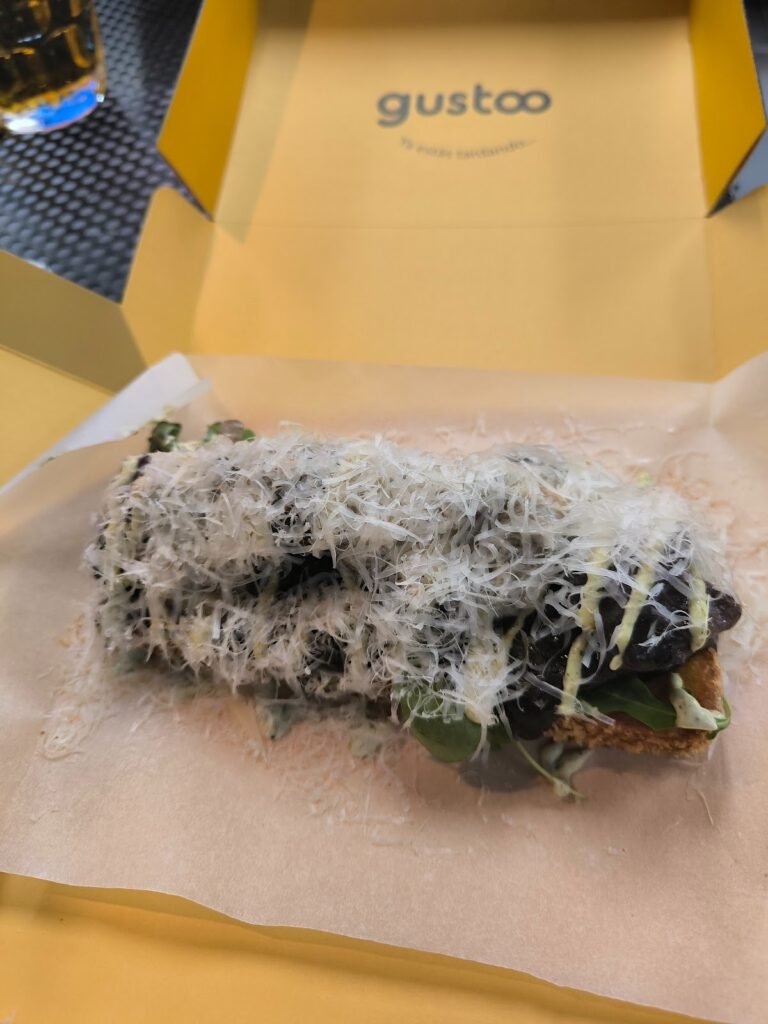 Gustoo - brioche with glazed pork rib 